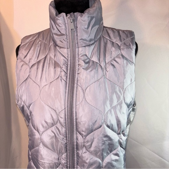 TAHARI Sport Women’s Packable Gray Puffer Quilted Vest Size XL - Picture 2 of 6